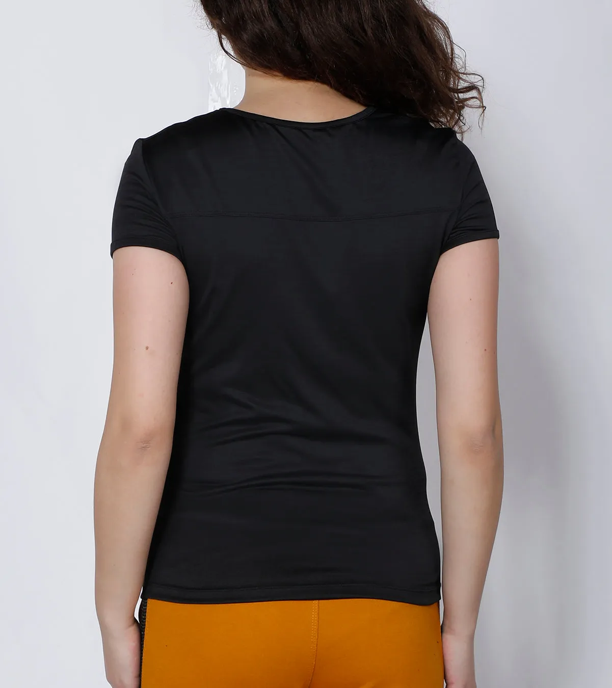 Black Minimal Round-neck T-Shirt