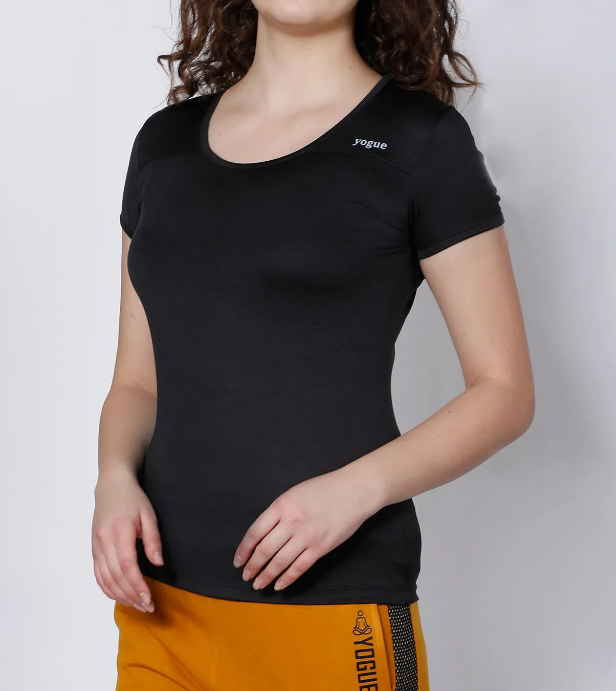 Black Minimal Round-neck T-Shirt